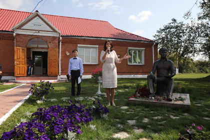 Депутаты Заксобрания приняли участие в праздничных мероприятиях в честь 80-летия Александра Вампилова 
